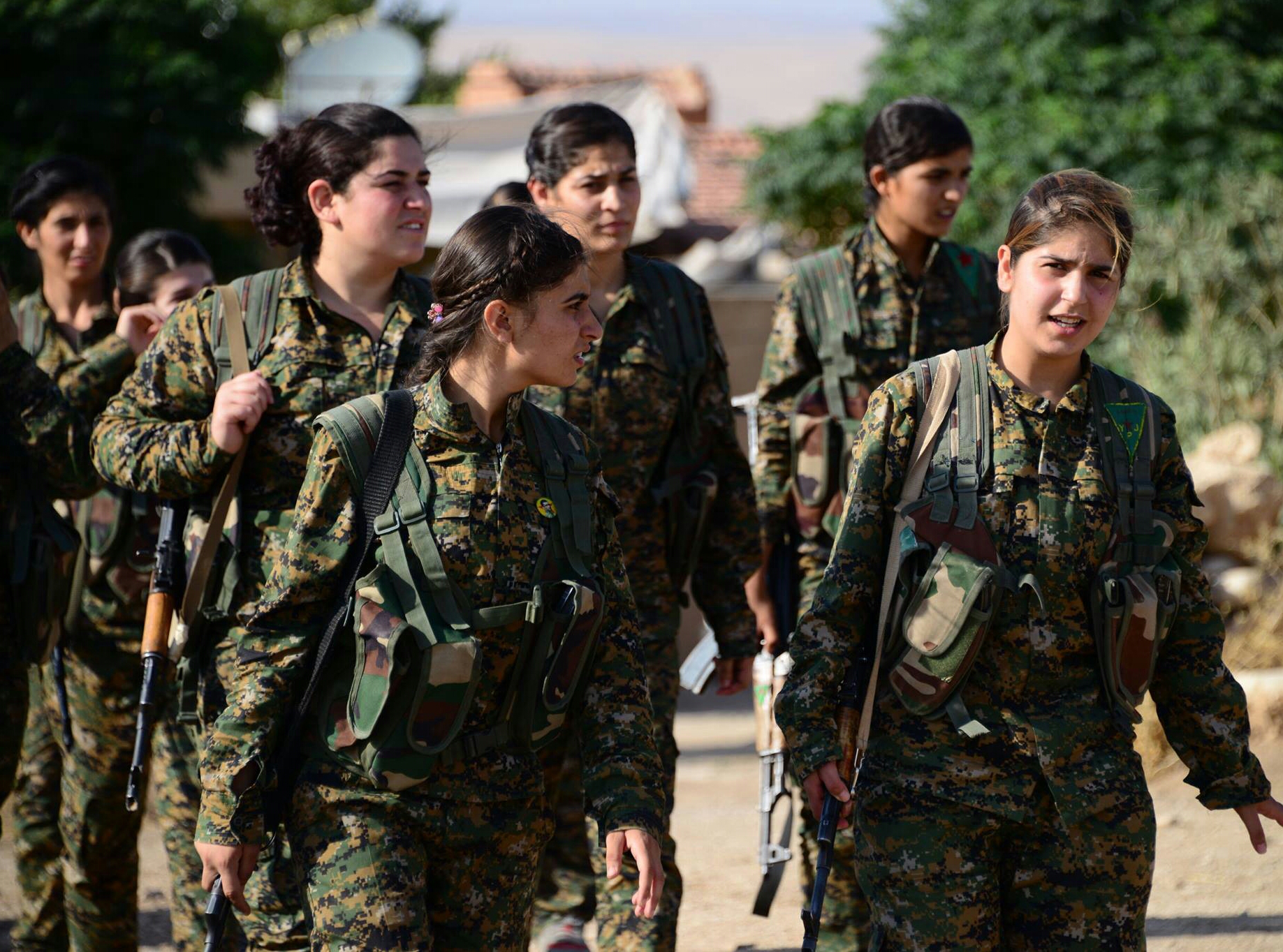 YPG/YPJ (Unidades de Defesa das Mulheres)